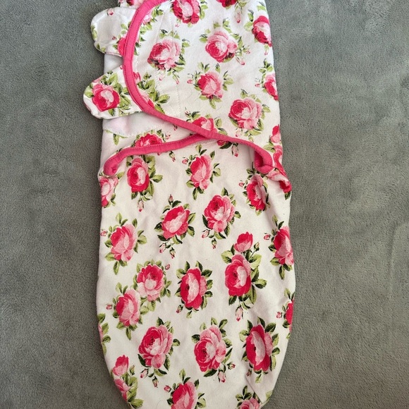 Mama Cheetah Baby Swaddle Blankets with Pink Trim - Picture 5 of 11